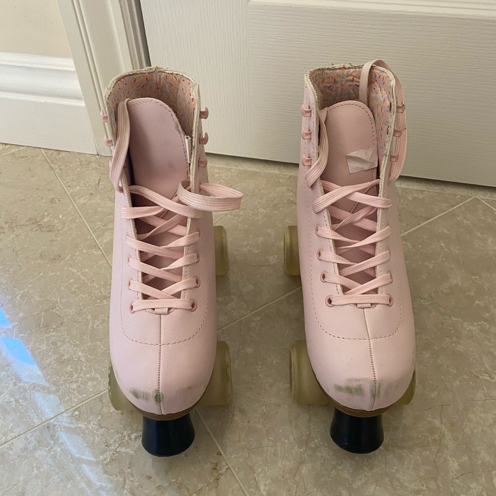 Skating shoes